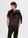 Selected ZIPPER POLO SHIRT, Chocolate Torte, highres - 16079026_ChocolateTorte_003.jpg