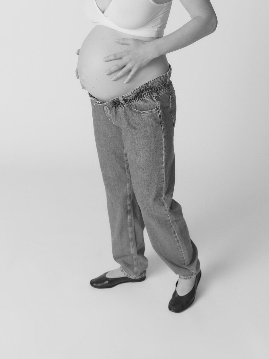 Mama.licious MATERNITY-JEANS LOOSE FIT MATERNITY JEANS, Medium Blue Denim, highres - 20020270_MediumBlueDenim_003.jpg