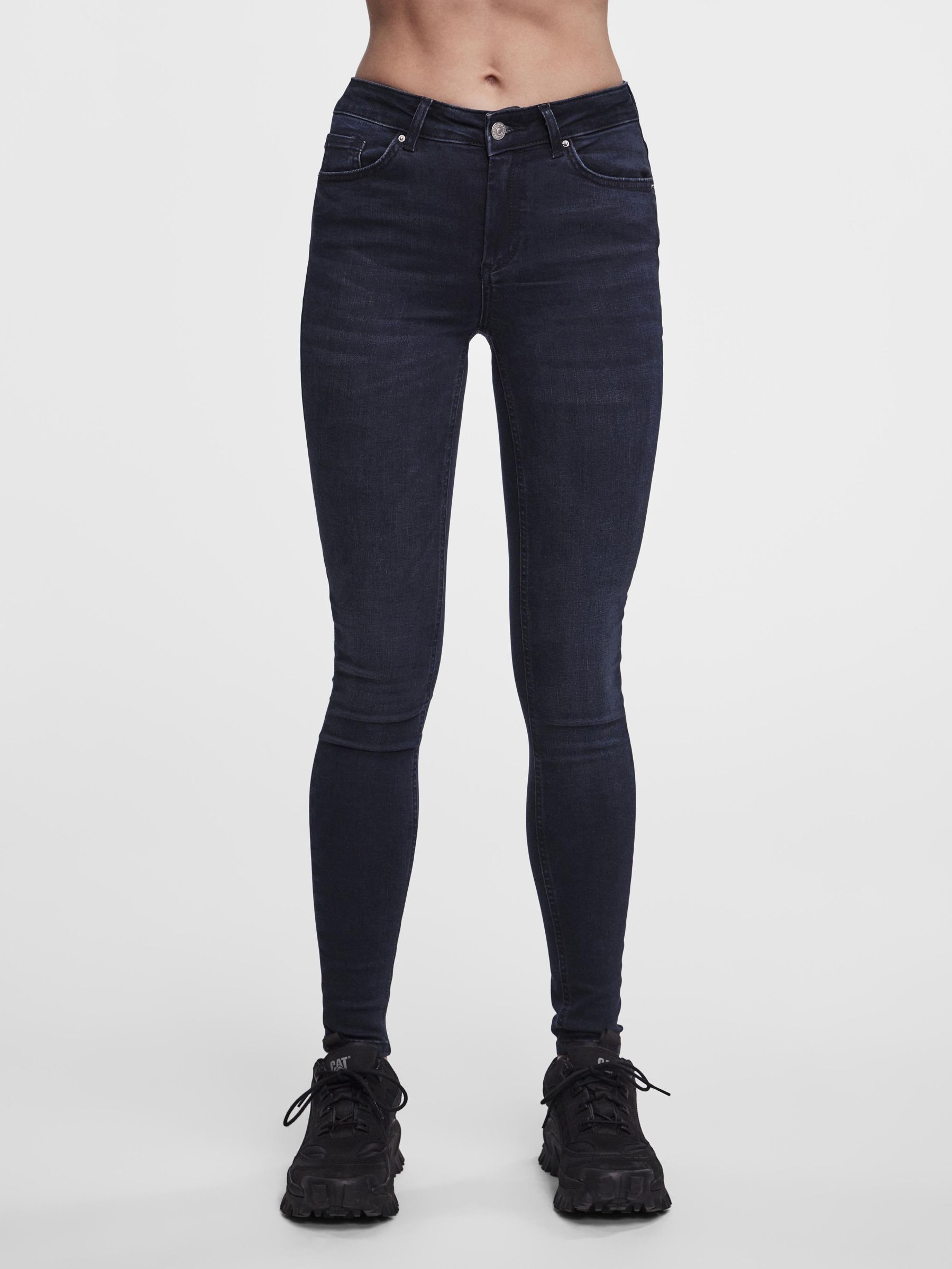 PCDELLY MW SKINNY FIT JEANS from Pieces Blue The Founded